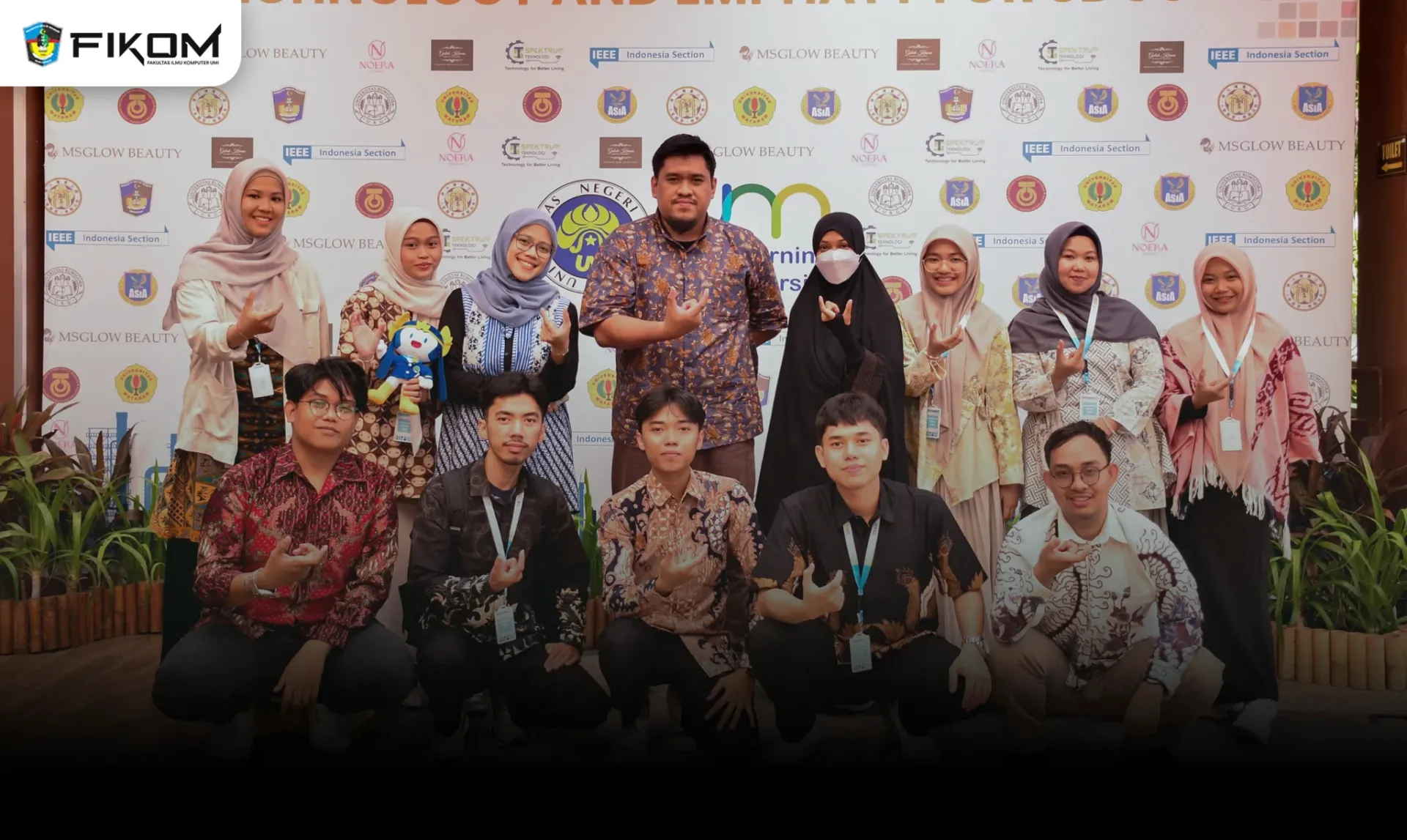 Dosen dan Mahasiswa FIKOM UMI Berpartisipasi di ICEEIE 2025 Mataram dan Raih Penghargaan Best Paper